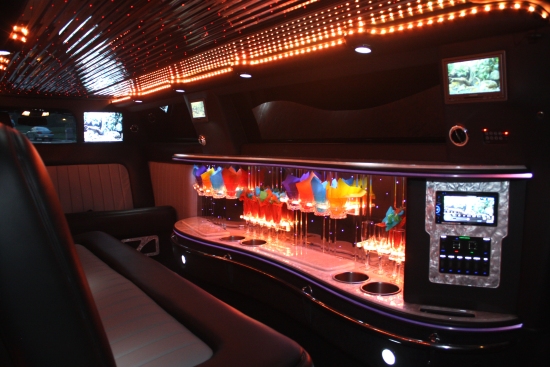 Chrysler 300 Spacious Interior With High Tech Bar